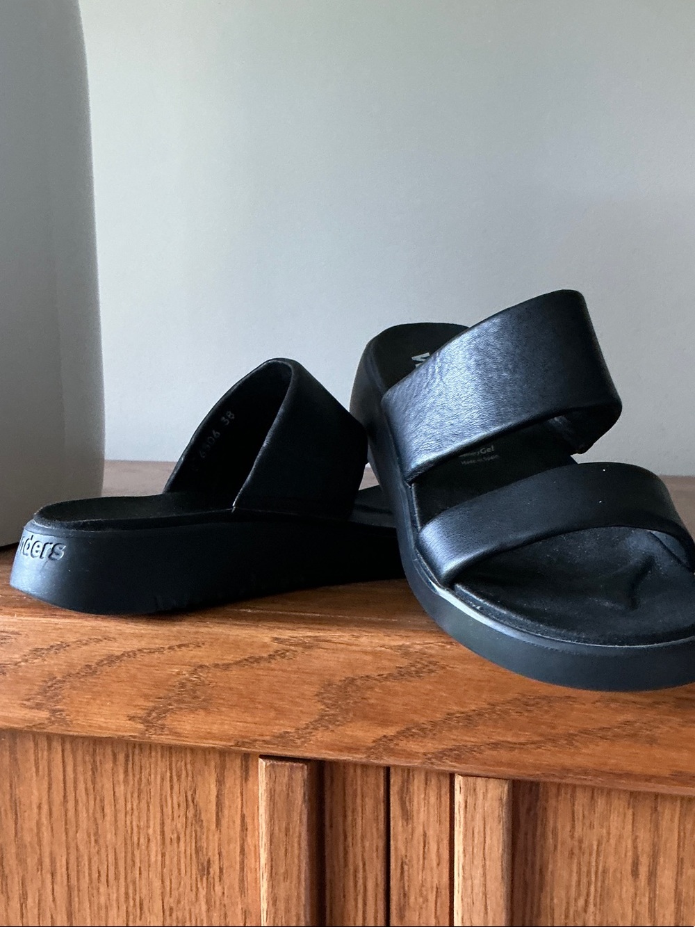 Wide-Strap Black Women’s Slide Sandals